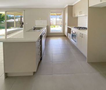 17 Aliza Avenue, California Gully - Photo 5