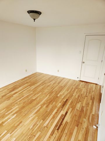 5738 Av. Lockwood, Côte-Saint-Luc, QC H4W - Photo 2