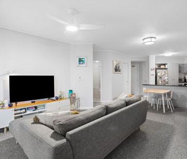 Light-Filled Apartment with Leafy Balcony in Toowong - Photo 2