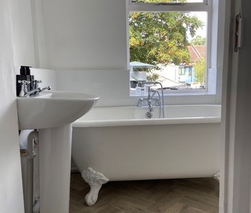 2 Bed Flat, Dunstable Road, LU1 - Photo 1