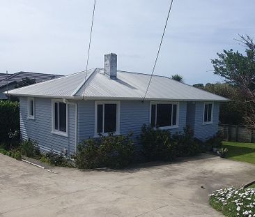 Charming 2BR Home - Photo 6