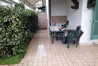 Villa bifamiliare via Padre Ignazio da Carrara, Vittoria Apuana, Forte dei Marmi