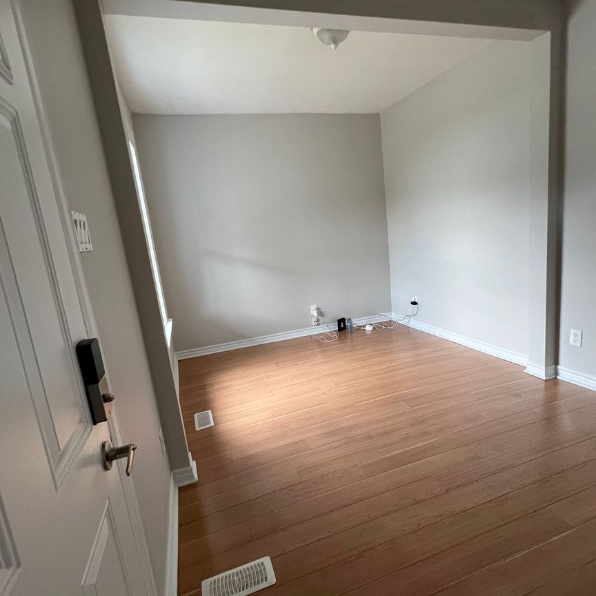 For Lease - 18 Jolliet Avenue Unit# A, Vanier and Kingsview Park, Ontario - Photo 1