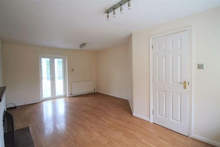 4 bedroom detached house to rent - Photo 2