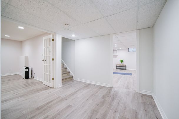 For Lease - 250 Belvenia Road, Burlington, Ontario - Photo 1