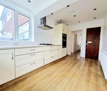 3 bedroom semi-detached house to rent - Photo 6