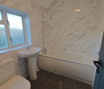 3 bedroom semi-detached house to rent - Photo 6