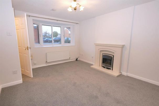 2 bedroom mews to rent - Photo 1