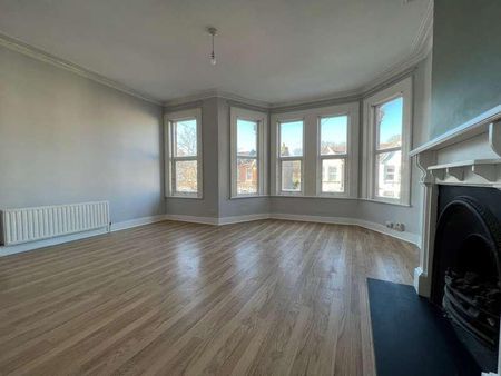 Palmerston Crescent, N13 - Photo 3