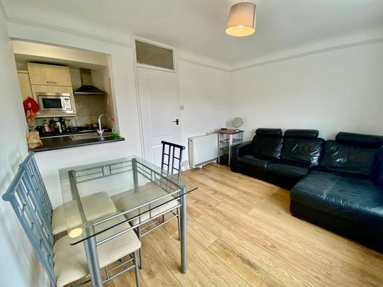 2 bedroom flat to rent - Photo 1