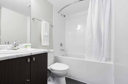 Deluxe Room - 565 Sherbourne - Photo 2