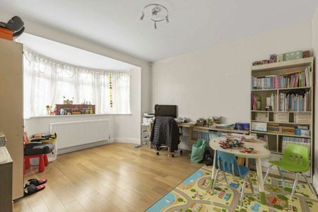 Darby Crescent, Lower Sunbury, TW16 - Photo 5