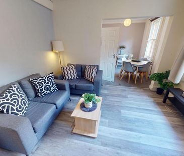 4 bedroom semi-detached house to rent - Photo 5