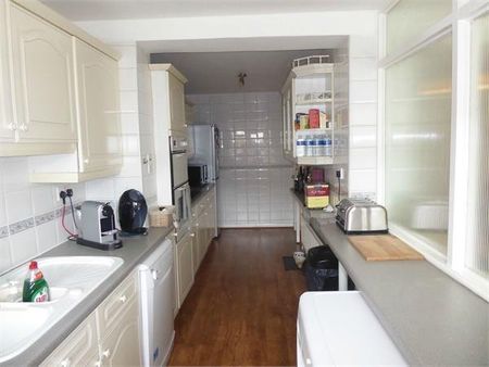 3 bedroom terraced house to rent - Photo 4
