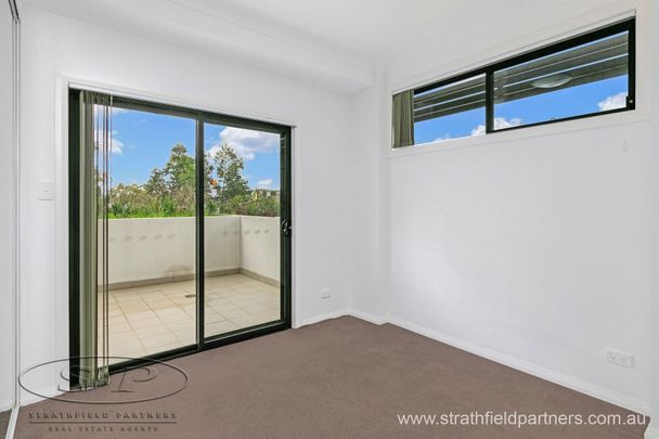 Ground Floor Flowing Modern Interior - Photo 1