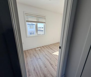 For Lease - 25 Pumpkin Corner Crescent, Barrie, Ontario - Photo 6