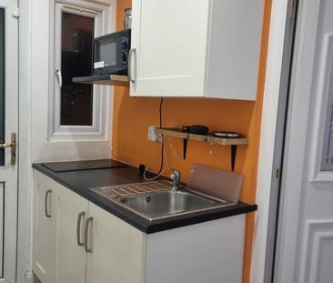 Studio to rent - Photo 4