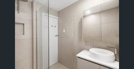 Fully Renovated & Light-Filled Two Bedroom Apartments - Photo 5