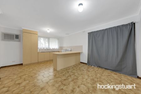 32 Holroyd Drive, - Photo 4