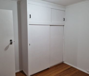 Neat & Tidy Three Bedroom Home. - Photo 2