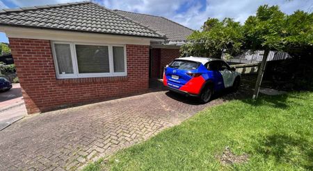 Prime Location – Bright, Spacious & Inviting Home - Photo 4