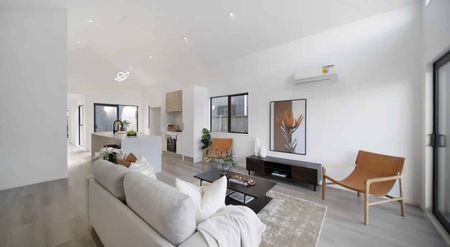 Standalone 3-Bedroom, 2-Bathroom Home with Single Garage – Papakura - Photo 4