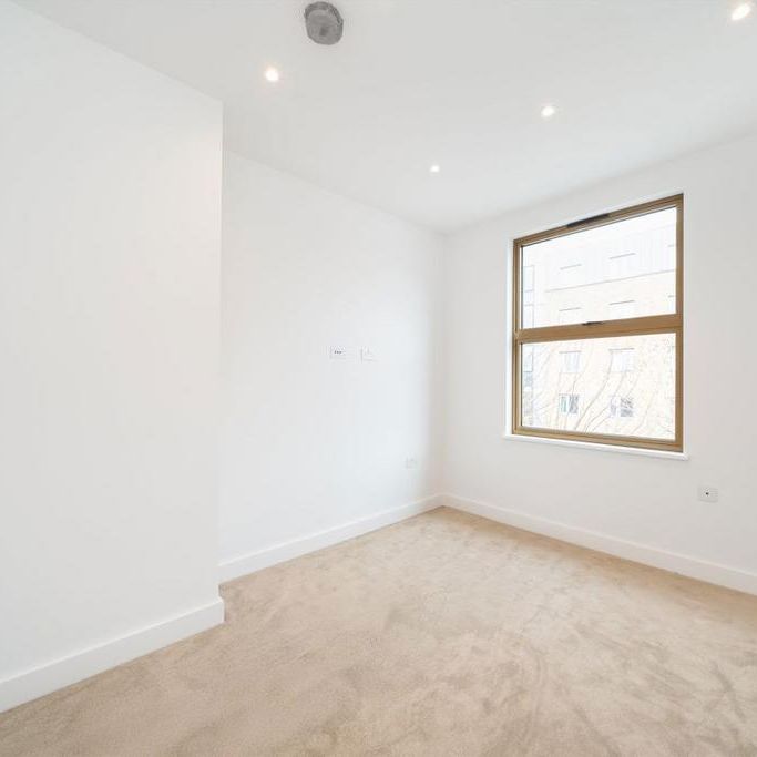 3 bedroom flat to rent - Photo 1