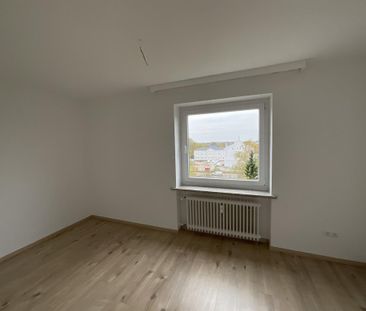 3-Zi.-Wohnung im 4. Obergeschoss mit Aufzug, Balkon und Badewanne i... - Foto 6