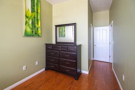 Fully Furnished 2-Bedroom - Photo 4
