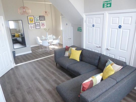 6 bedroom flat to rent - Photo 1