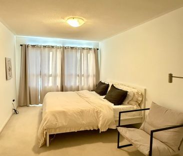 For Lease - 5647 Stella Lane, Burlington, Ontario - Photo 3