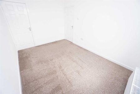 3 bedroom end of terrace house to rent - Photo 3
