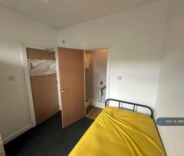 1 bedroom in a house share to rent - Photo 4