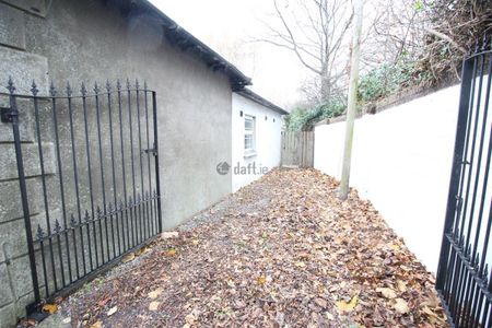 House to rent in Dublin, Blackrock, Newtown Blackrock - Photo 3