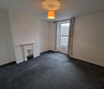 3 bedroom maisonette to rent - Photo 2