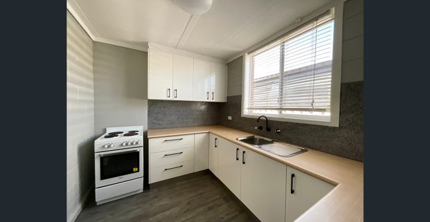 Neat 1 Bedroom unit - Photo 1