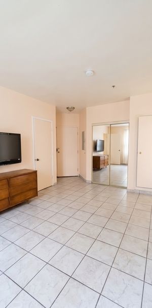 Beau Studio Metro Papineau - Photo 1