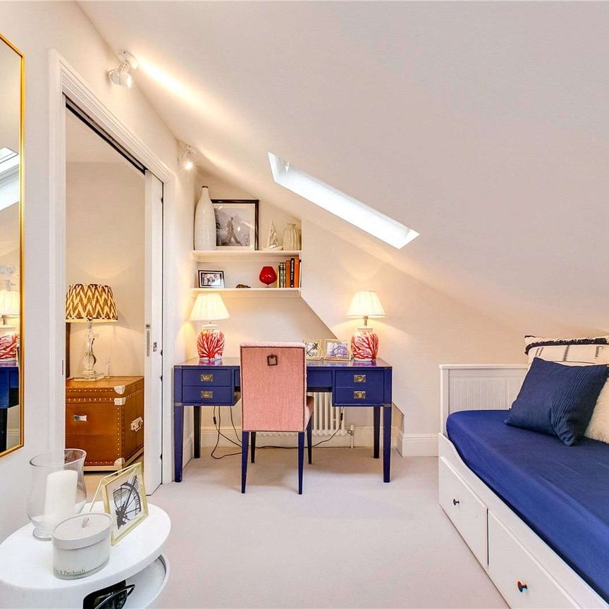 Charming 4 bedroom family home off Battersea Square. - Photo 1