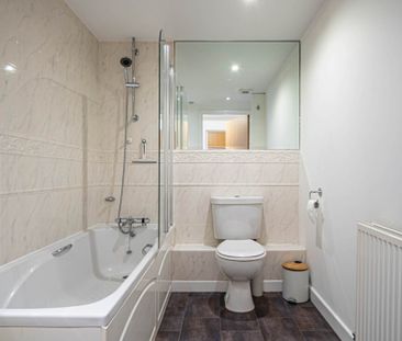 2 bed Flat for rent - Photo 2