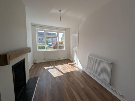 3 bedroom semi-detached house to rent - Photo 2