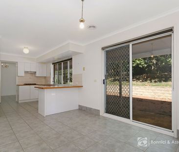 SPACIOUS FAMILY HOME IN POPULAR THURHOONA! - Photo 4