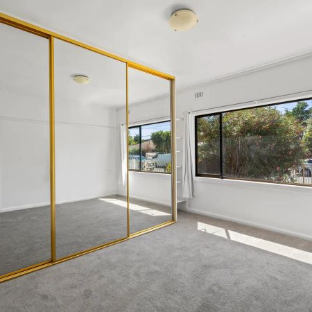 Stylish & Spacious Living in a Prime Bayside Location! - Photo 4