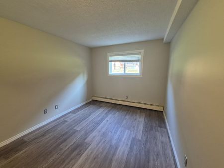 2 Bedroom Condo in Riverside Meadows - Photo 5