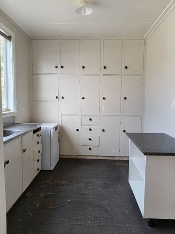 Easy care 4BR Home in Takaro! - Photo 2