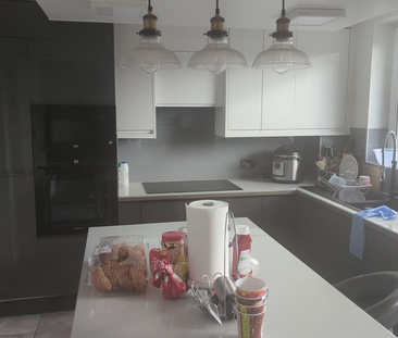 1 bedroom in a house share to rent - Photo 1 | Rentumo