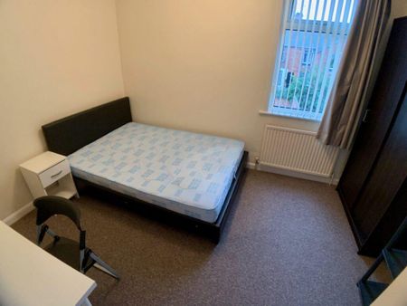 5 bedroom terraced house to rent - Photo 5