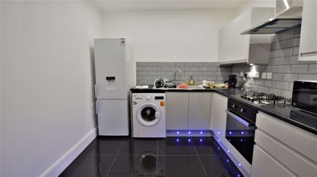 2 bedroom Flat in Kelso Street, Leeds - Photo 3