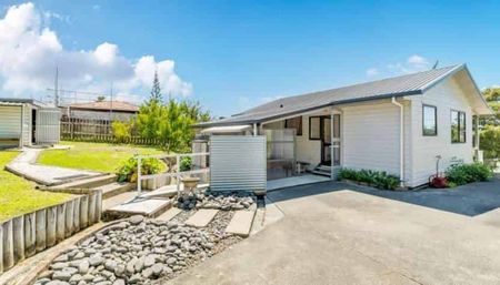 Sunny Two-Bedroom Home with Spacious Yard - Photo 5