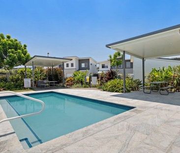 Modern Comfort & Lifestyle - 5 Years Young Townhouse in Prime Thorn... - Photo 4