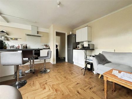 3 bedroom maisonette to rent - Photo 2